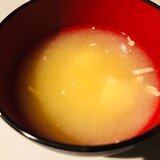 玉ねぎとえのきの味噌汁